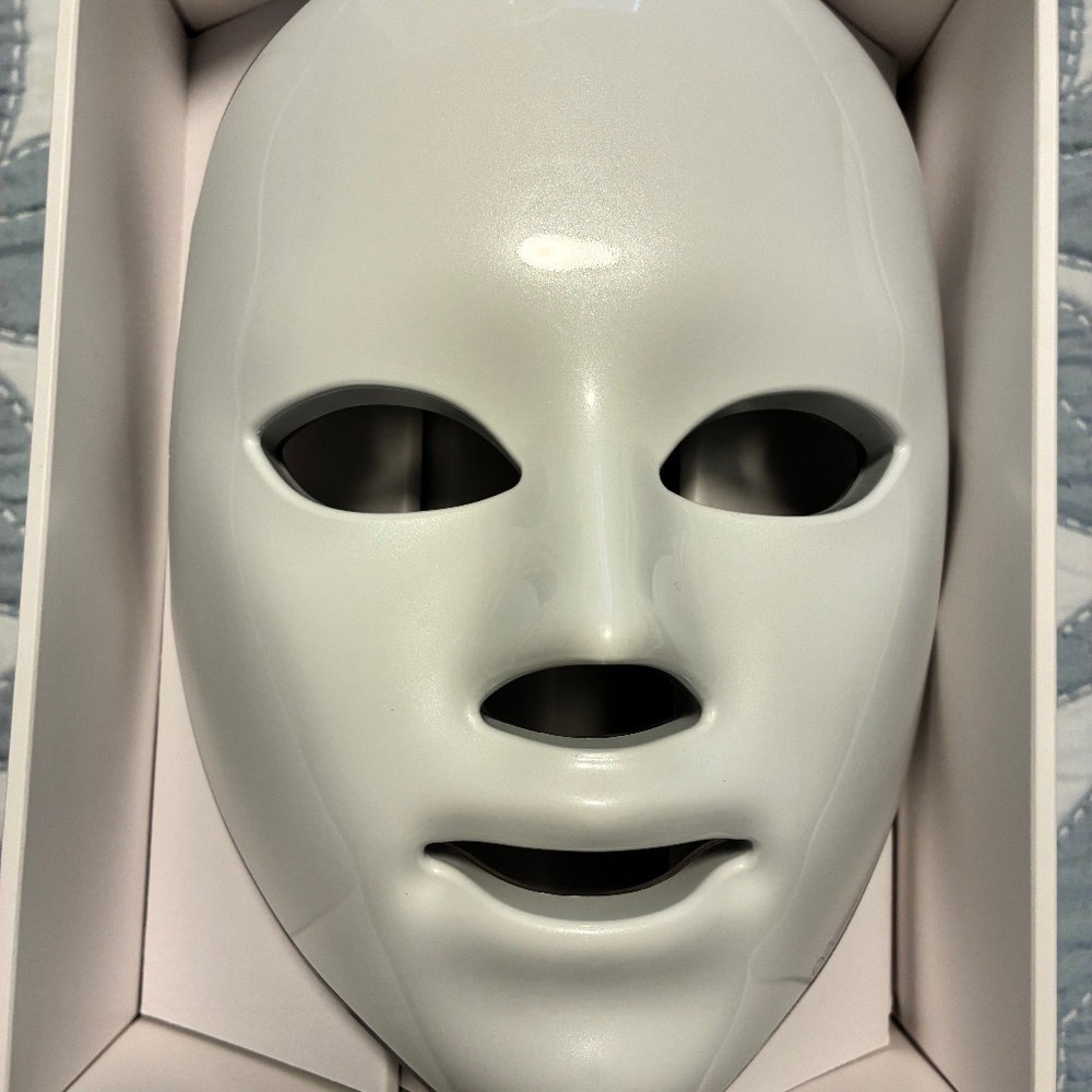 Deesse Pro The Orignal, Iconic LED Light Therapy Mask